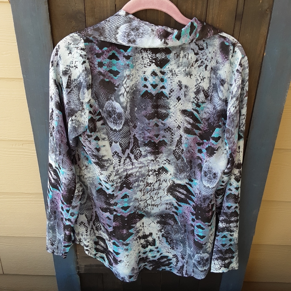 NWT Cabi snakeskin top size S. - Picture 4 of 4